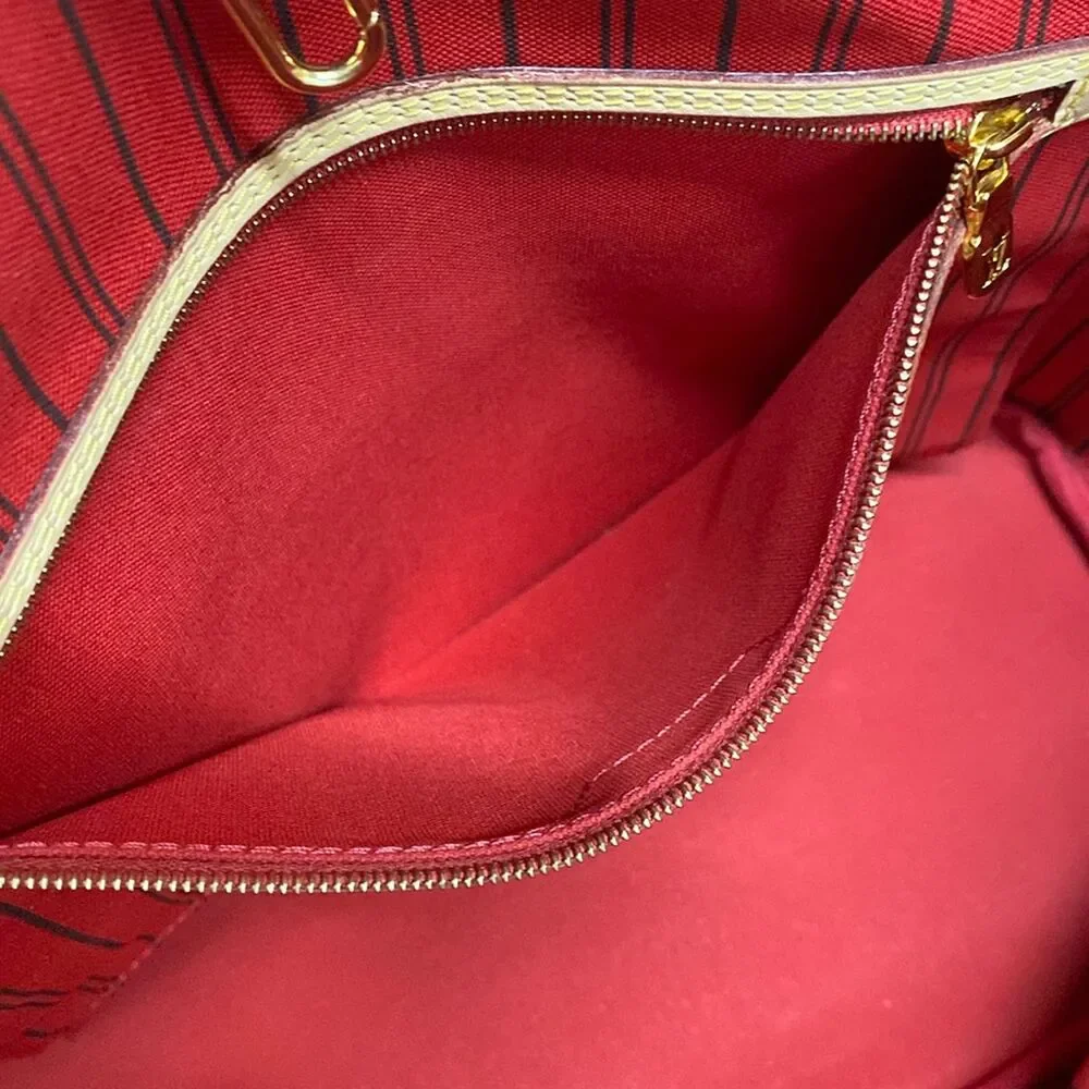 Louis Vuitton Neverfull MM Monogram Tote Bag M46987